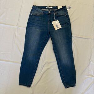 Blue Jeans Women's Plus Size 16W Curvy NWT 9th & MAIN  Casual Classic Stretch